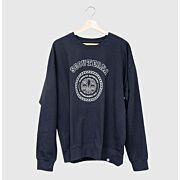 Sweatshirt knut marin hängandes på galge mot vägg